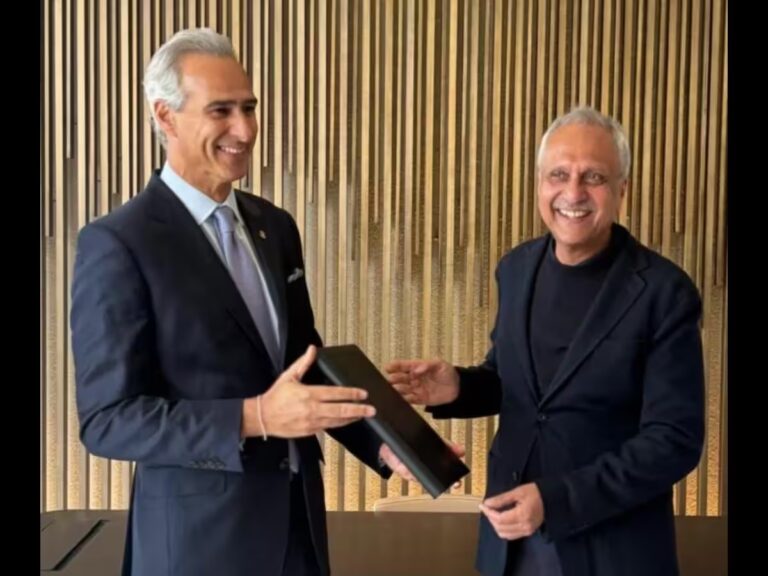 (Left) Arjun Oberoi, Executive Chairman, The Oberoi Group and Mr. Snehdeep Aggarwal, Founder and Chairman of Bhartiya Group. (Right).